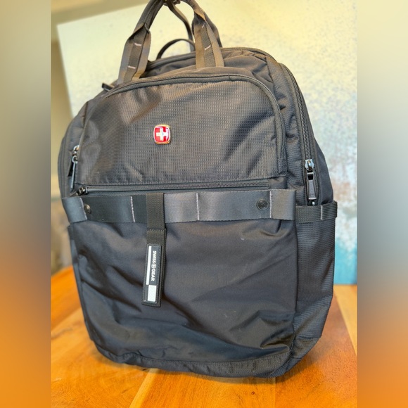 SwissGear 3670 USB ScanSmart Laptop Backpack - Picture 2 of 16